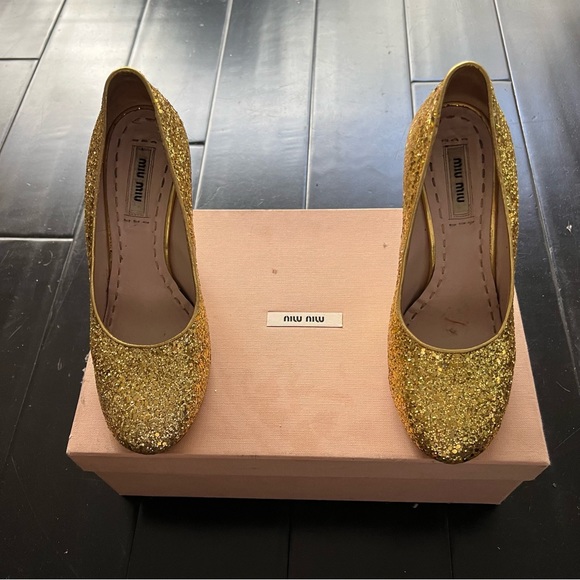 Miu Miu Vintage Fall 2011 Gold Glitter Curve Heeled Pumps - Picture 12 of 12